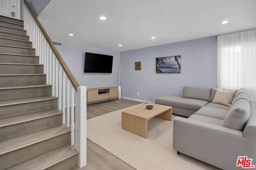 18411 Hatteras Street #114 photo 3