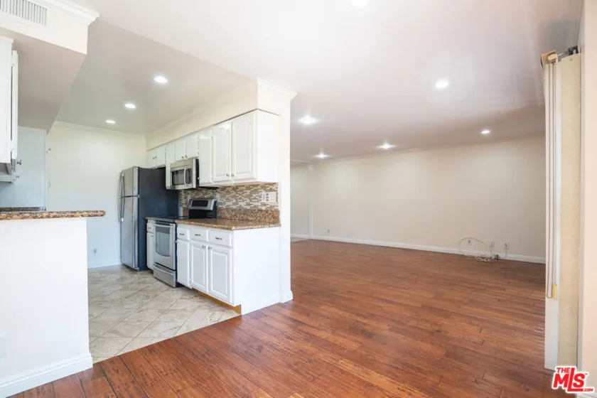 433 S Manhattan Place #108 photo 11