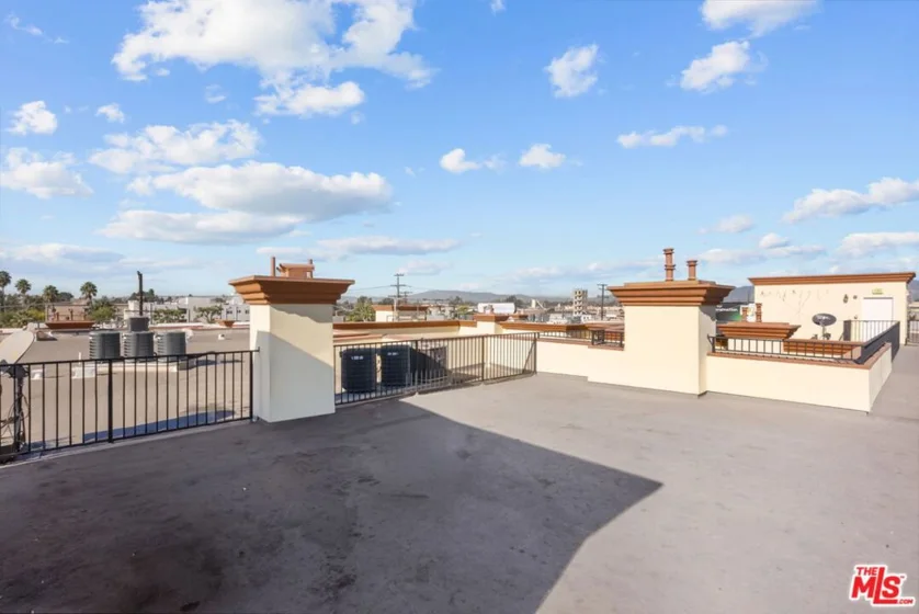 6938 Laurel Canyon Boulevard #310 photo 24