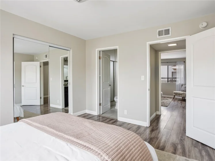 635 E Elmwood Avenue #203 photo 14