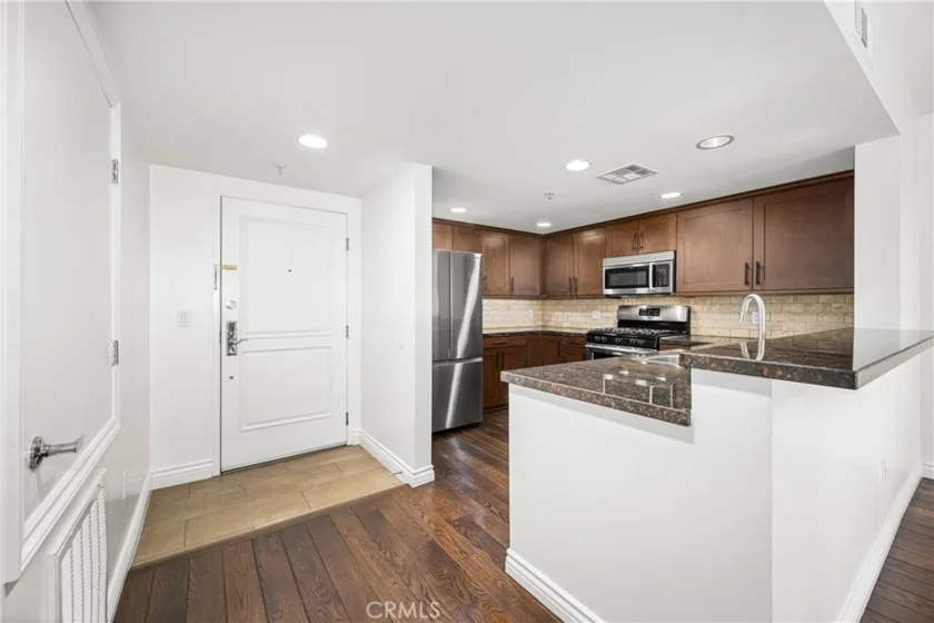 7100 Alvern #309 photo 3