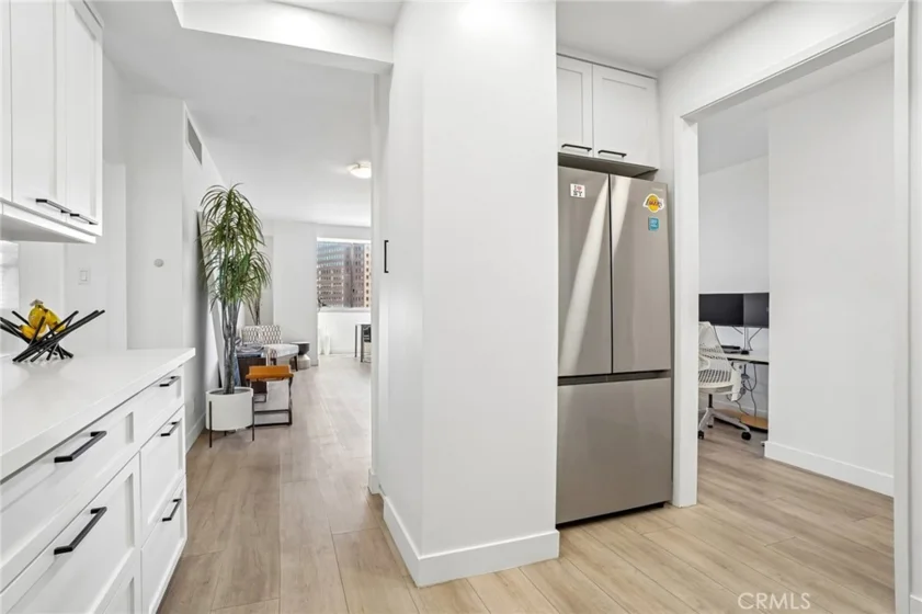 969 Hilgard Avenue #907 photo 32