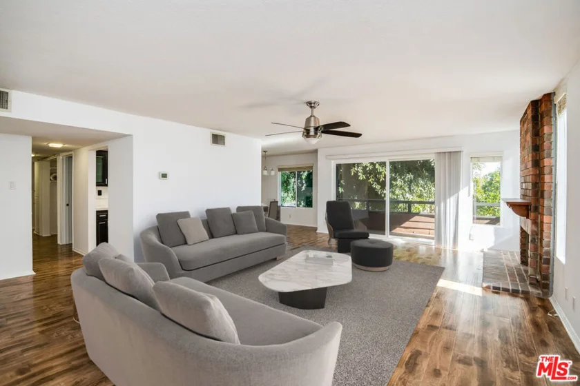 4425 Whitsett Avenue #101 photo 1