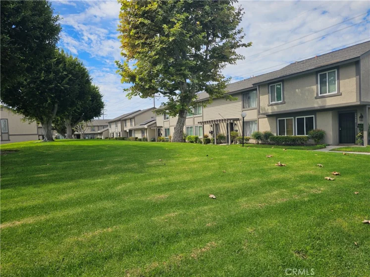 2990 Bradford photo 2