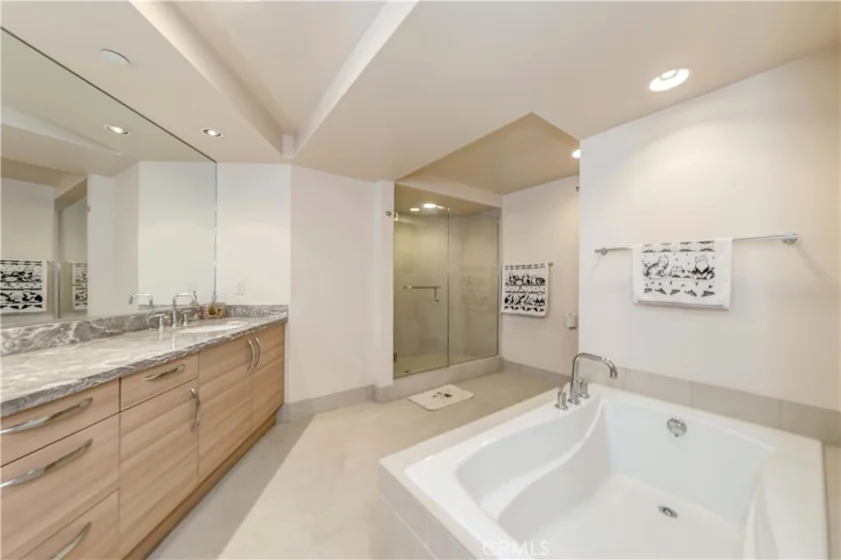 13650 Marina Pointe Drive #1506 photo 16