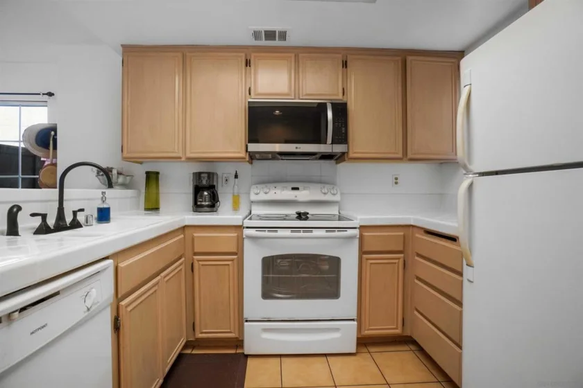 8966 Arlingdale Way photo 3