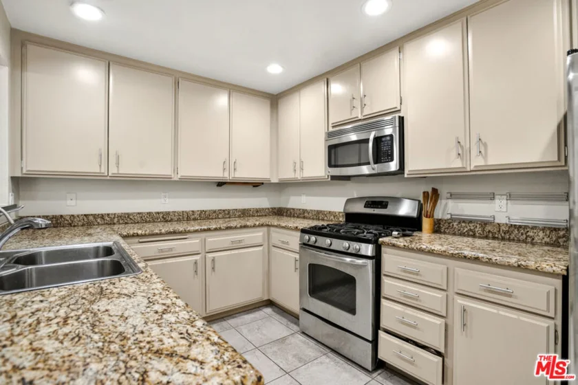 1110 S Shenandoah Street #8 photo 3