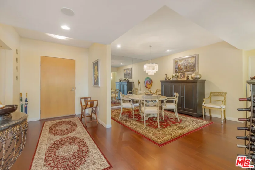 13600 Marina Pointe Drive #1704 photo 3