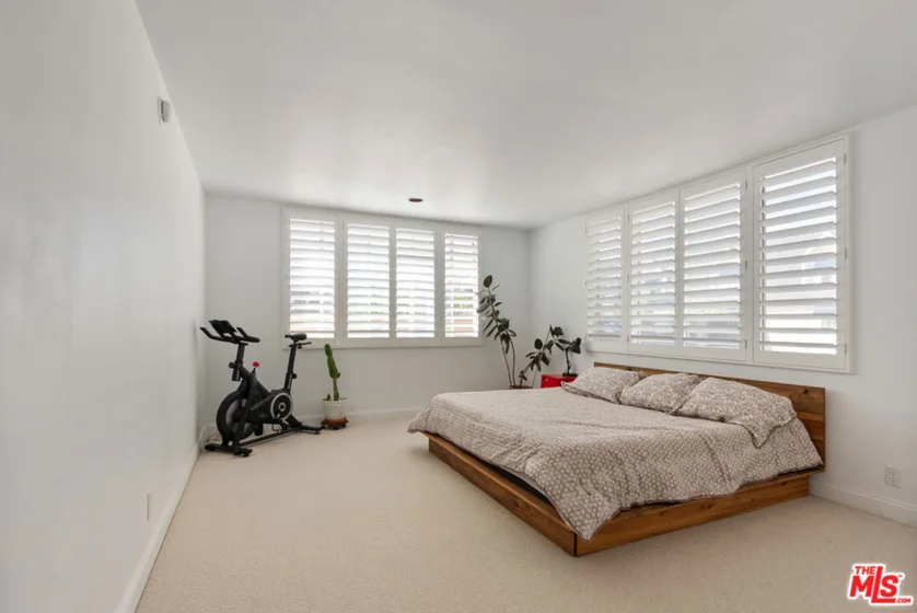 2385 Roscomare Road #E17 photo 32