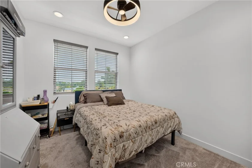 4810 Long Beach photo 21