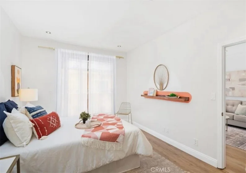 828 N Hudson Avenue #106 photo 9