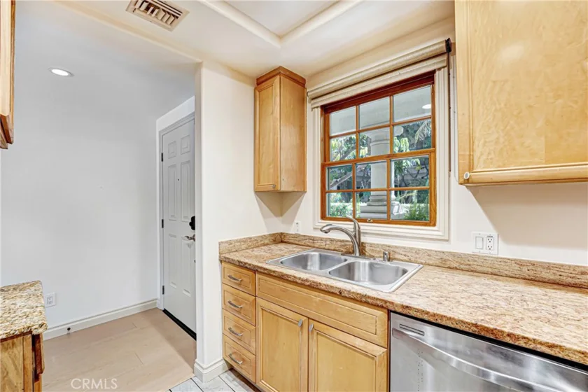 333 N Hill Avenue #203 photo 4