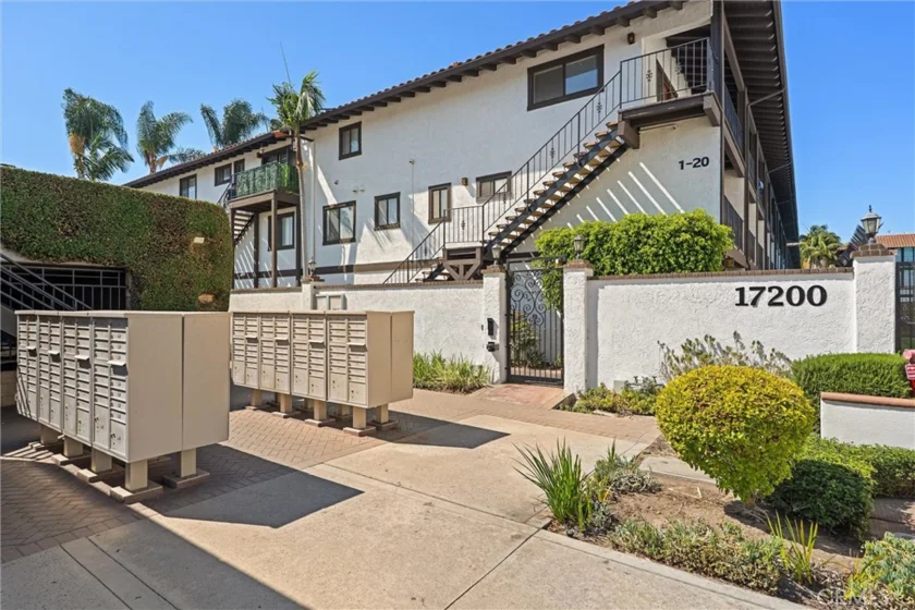 17200 Newhope #204 photo 4