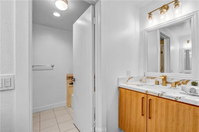 17914 Magnolia Boulevard #210 photo 18