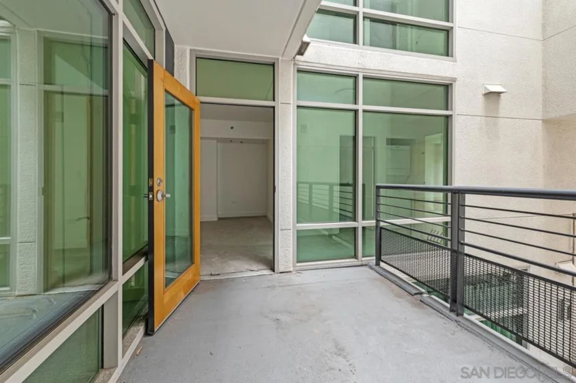 425 W Beech #204 photo 2