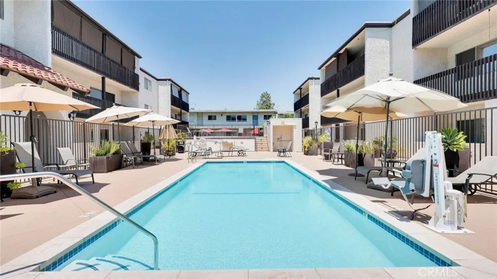 5334 Lindley Avenue #339 photo 1