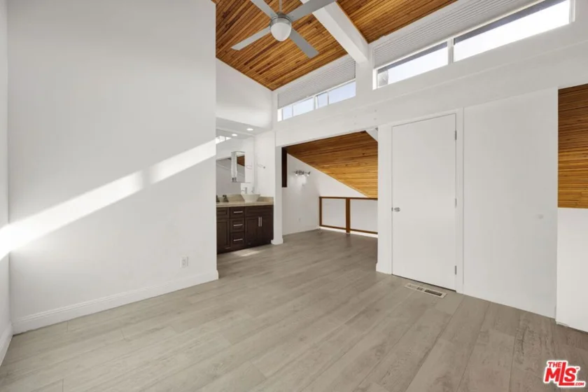 5460 White Oak Avenue #G305 photo 15