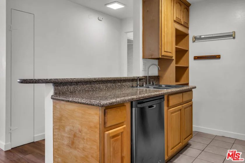 421 S La Fayette Park Place #210 photo 17