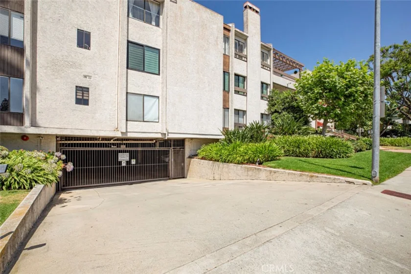 1325 Valley View Road #301 photo 4