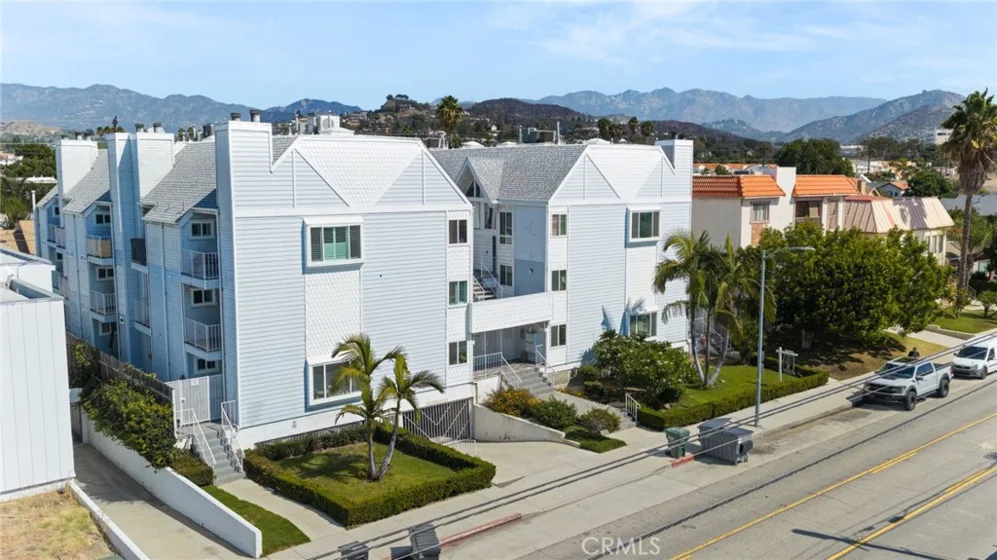 1121 E Wilson #12 photo 34