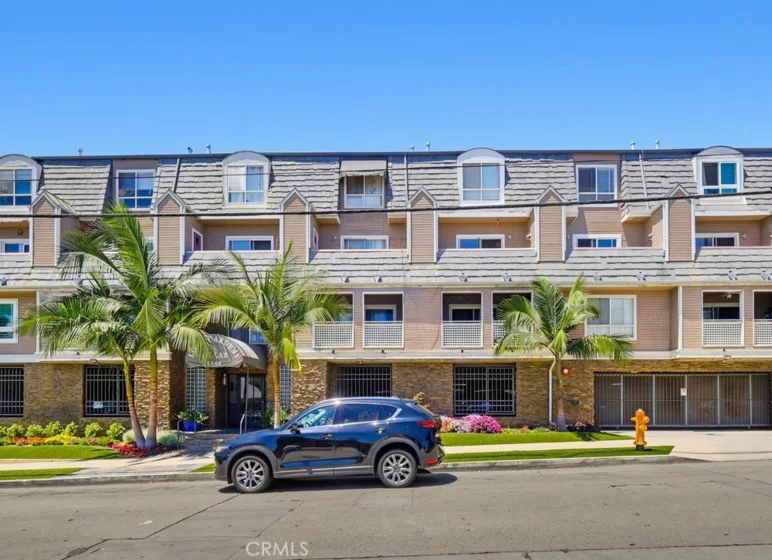 1355 Loma Avenue #311 photo 2