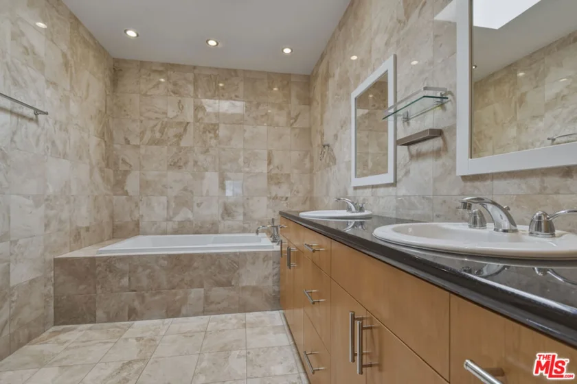 4443 Ventura Canyon Avenue #304 photo 50