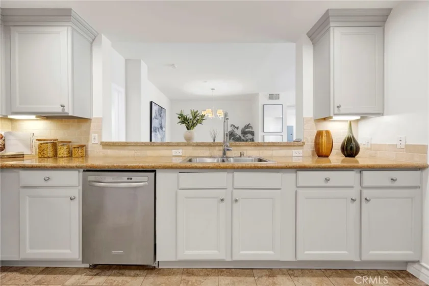 1726 S Bentley Avenue #403 photo 32