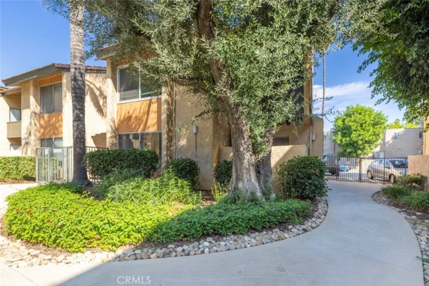 15425 Sherman Way #109 photo 1