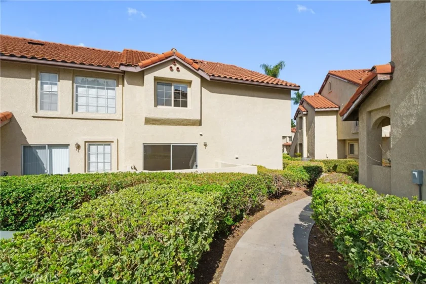 23401 La Crescenta #B photo 1