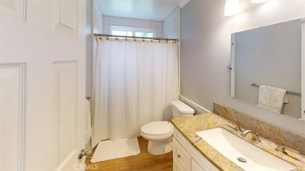 11043 Sherman Way photo 5