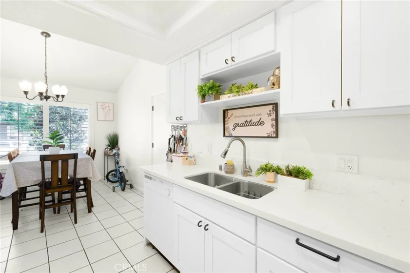 638 Parkview photo 8