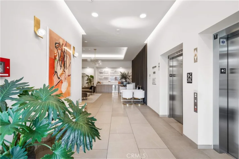 709 E Walnut Street #214 photo 18