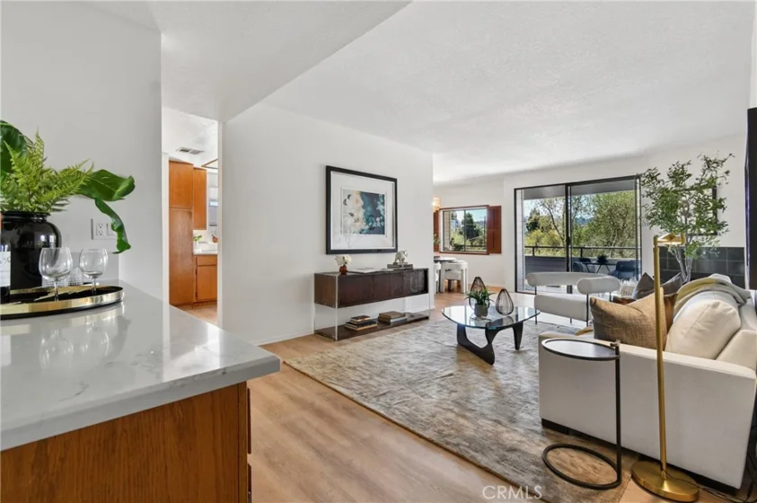 13331 Moorpark #223 photo 3