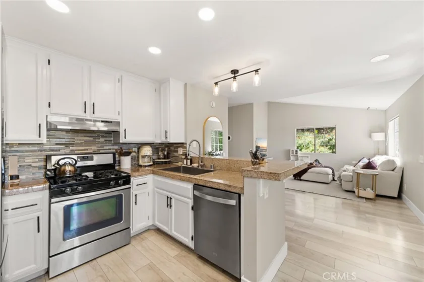 21256 Camelia photo 15