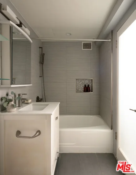 10450 Wilshire Boulevard #12C photo 20