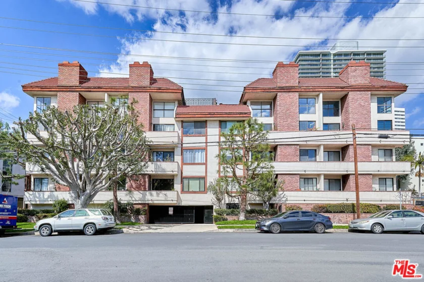 1271 Granville Avenue #305 photo 1