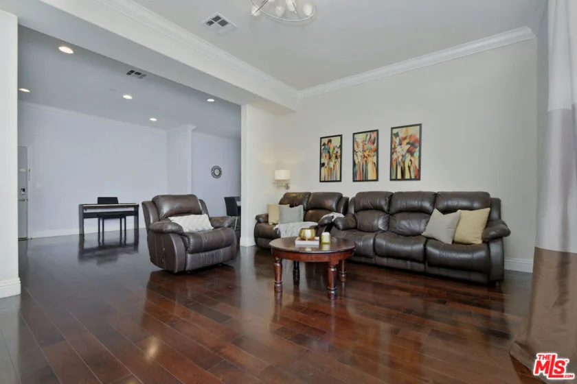 14315 Magnolia Boulevard #101 photo 5