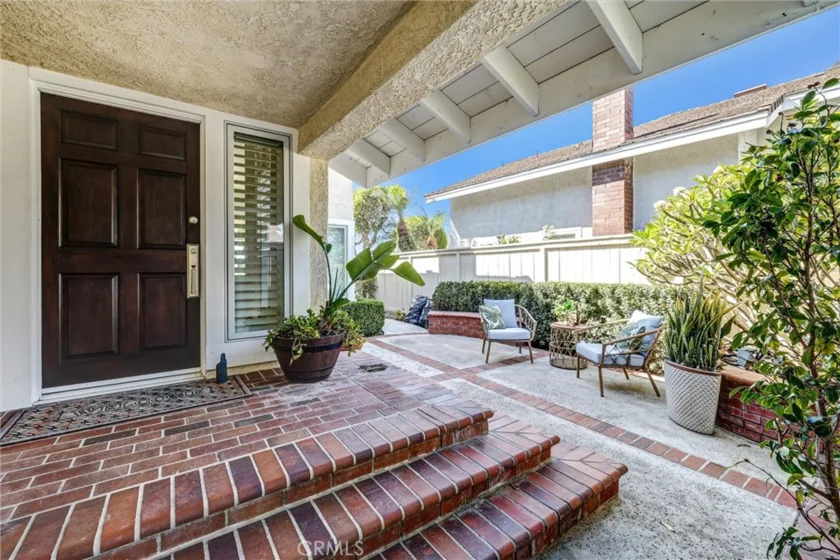 70 Fairlake photo 7