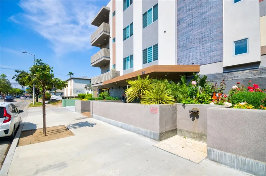 820 S Wilton Place #304 photo 13