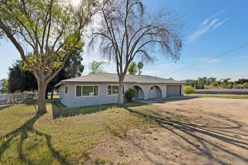 24567 Adams Avenue photo 2