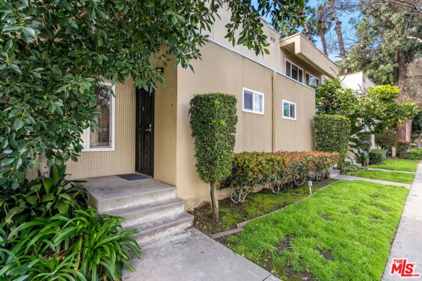 11138 Aqua Vista Street #4 photo 1