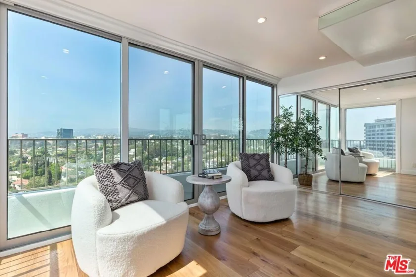 10501 Wilshire Boulevard #1810 photo 4