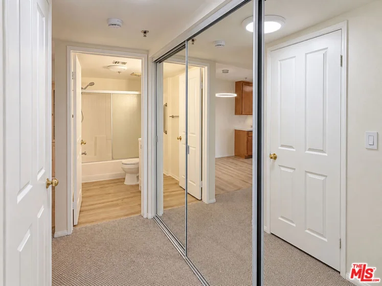 4501 Cedros Avenue #201 photo 5