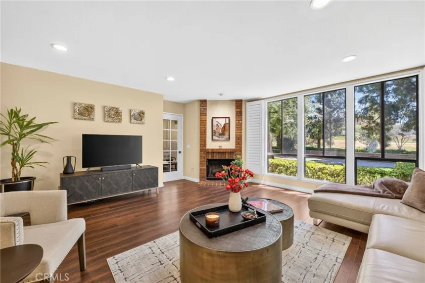 23406 Coso photo 17