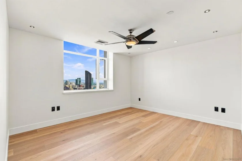 700 W Harbor #2101 photo 32