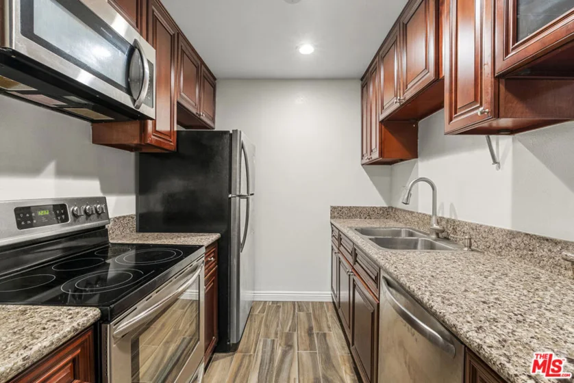 525 S Ardmore Avenue #107 photo 13
