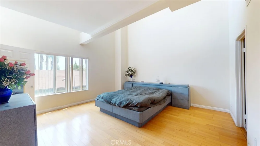 14919 Dickens Street #105 photo 12