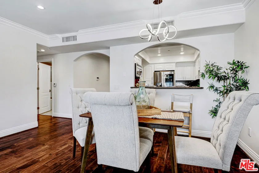 1520 S Shenandoah Street #304 photo 3