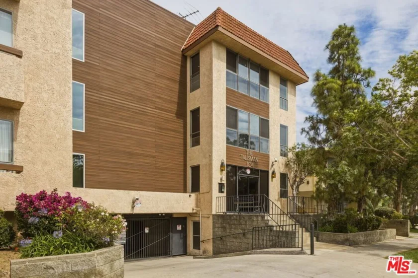104 S Hayworth Avenue #103 photo 14