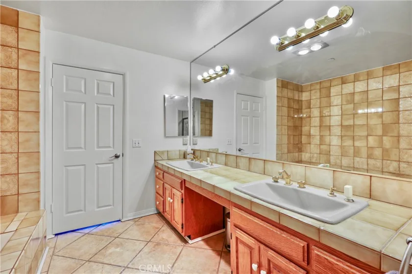 324 N Palm Drive #407 photo 21